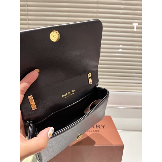 2023.11.17 P195 Burberry Chain Bag Summer Essential Leather Super Soft Recommended Folding Gift Box Size 18cm