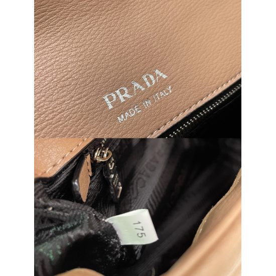 2023.07.20 Prada Prada's Best Selling Recommendation! Cowhide paired with original hardware is unique and unique, with luxurious and elegant decorations to meet different occasions and clothing. The counter matches the version! Size: 26 * 16 * 6cm Model n