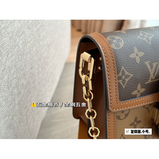 305 box (replica) size: 20 * 15cm (small) L Jiada Funi with chain ➕ The shoulder strap has high-quality matching details ⚠️ Improved hardware again! The addition of hardware buckles is also more stable and comprehensively upgraded!!!