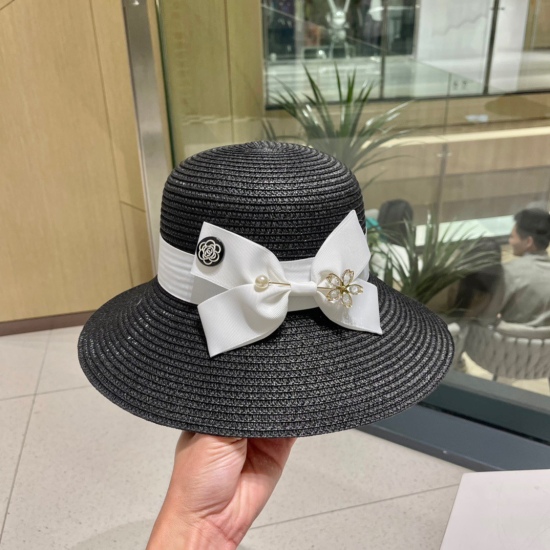220240401 P70 Chanel socialite straw hat, sun hat, beach straw hat, essential item for goddesses, black and white khaki tricolor head circumference 57cm