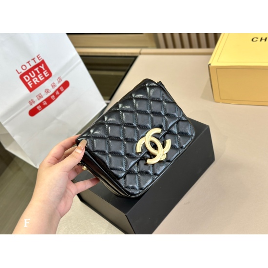 On October 13, 2023, 210 comes with a foldable box. Aircraft box size: 18.14cm Chanel chain bag, small, cute, and high-quality! Very advanced!