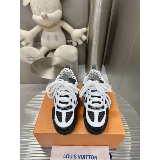 On November 17, 2024, LV Skate brand L family SKATE series 23ss new Tariner denim four leaf grass sports shoes, skateboard shoes for couples, original purchase, development, and production. This LV Skate sports shoe made its debut at the 2023 autumn/winte