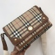 On March 9, 2024, P730 [Top of the line Original from B Family] Note bag, designed with inspiration from the brand's archive, decorated with Bur plaid patterns, and paired with buttons engraved with logos. Size: 25 x 8.5 x 18cm Style: 80557482 detachable 