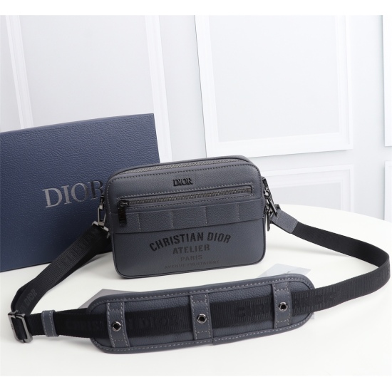 20231126 570 counter genuine products available for sale [Top quality original order] Dior Men's Homme Camera Crossbody Bag Model: 1SFPO101 (gray leather screen printing) Size: 22 * 15 * 5cm Physical photo taken, same as the goods, heavy gold genuine plat