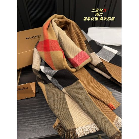 2023.11.17 P150 folding box ⚠️ A rare classic plaid of a 200.70 Burberry scarf, this plaid really looks good every year, and this year it is a representative of retro fashion, super soft and skin friendly, thin but very warm. Exquisite patterns, those tha
