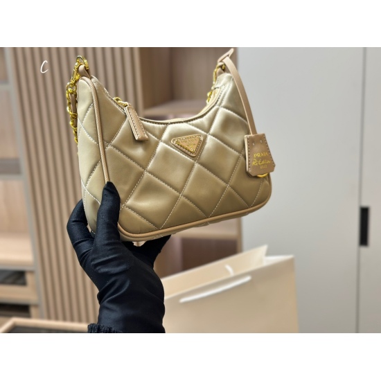 2023.11.06 190 box size: 22.17cm Prada hobo underarm bag, Prada's new style is very versatile, and the upper body is also very beautiful!