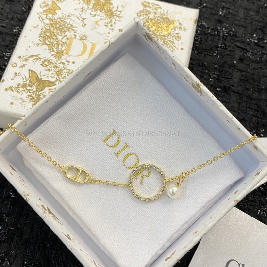 2023.07.23 Classic best-selling bracelet ✨✨ Super versatile and suitable for little fairies with no skin color or yellow skin. Wearing it is not afraid of collision. I am myself, a different fireworks