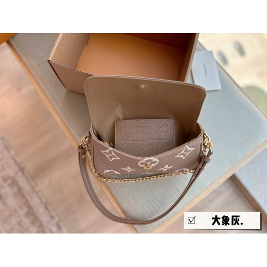 2023.10.1 185 box size: 22 * 12cmL Elephant Grey ivy woc Real Milk Hooky Drop~Super suitable for summer with double chain design. Mahjong bag can be cross slung, one shoulder, portable, and built-in card slot is cute and easy to use!