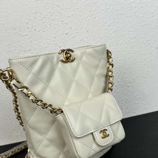 2023.07.20 Batch Change Xiaoxiang New Product 23A Letter Bucket Bag Classic square buckle opening and closing design with leather chain on the front, a small bag design with a strong sense of disassembly and street turning rate 100% Size: 189.521cm