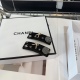 220240401 P 60 comes with a pair of packaging boxes, Chanel's latest popular small fragrance style with a beautiful bangs clip on the edge! Fashionable and trendy items, essential for little fairies