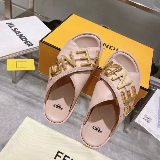 20240326 FENDI Fendi's latest exclusive letter buckle sandals, imported cowhide fabric wide cross lace slippers, decorated with gold metal buckle FENDI words, the texture can be felt in the picture, water dyed cowhide padding feet! Full set of genuine pac