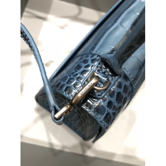 Batch 650 Balenciaga from Balenciaga in 20240324. Italian imported explosive pattern top layer cowhide tassel style small black nail (large bottom length 38cm * 24cm * 12cm) (medium bottom length 30cm * 19cm * 11cm/) (mini bottom length 23cm * 15cm * 121c