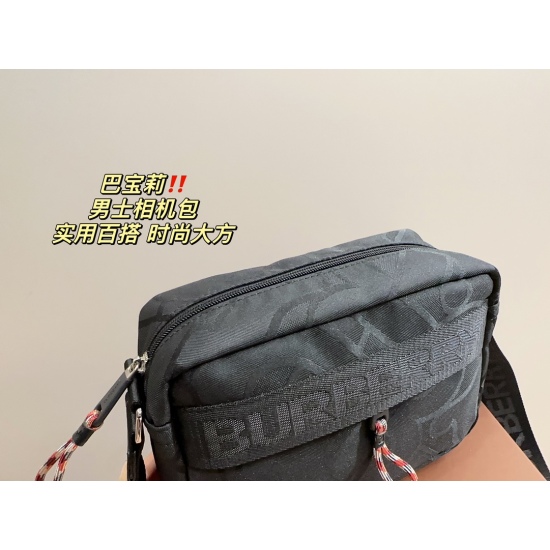 2023.11.17 P175 folding box ⚠️ The size 22.14 Burberry men's camera bag is versatile and without friends, it is cool, fashionable, and highly organized. The material is very light and can be worn, and the upper body is also handsome