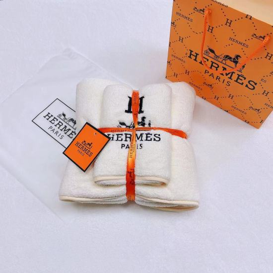 On December 22, 2024, the Herm è s towel and bath towel set arrived, exported to Paris, France. The Herm è s towel and bath towel combination from Paris is once again fashionable, entering your bathroom. Washing your face and taking a shower has more temp