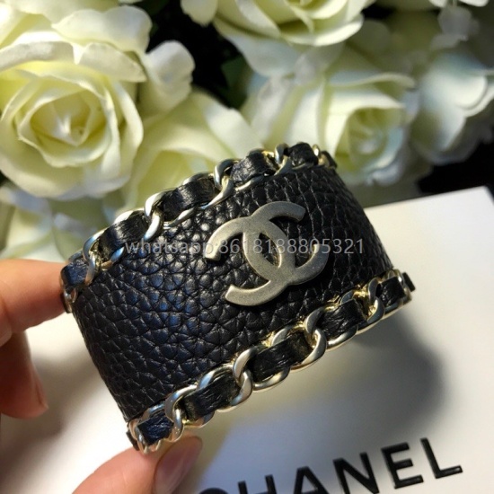 The only original order in the industry that is exactly the same as the original version on July 23, 2023! ✨ Chanel's new classic earrings are comparable in every detail to genuine products from specialty counters. This is the only shop in the industry th