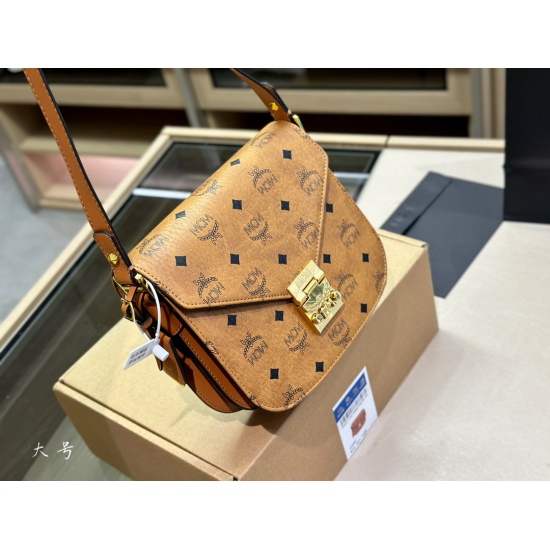 2023.09.03 195 aircraft box gift bag size: 21 * 19cm MCM saddle bag playful and cute