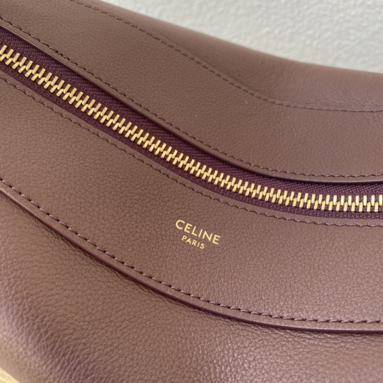 20240315 P1020 Original Order 2021 CELINE ROMYRomy The actual product is perfect! The texture is soft and the body is soft. The inner lining is made of suede, which looks very comfortable. The pure colored cowhide is clean and free from the aging logo. Th
