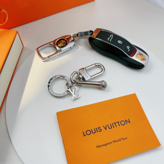 20240401 90. The LV Sound Microphone keychain condenses the DJ experience of men's fashion director Virgil Abloh into a microphone shaped pendant, depicting vivid details through etching techniques.