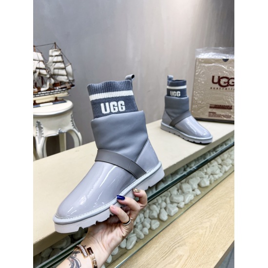 20230923 P250 2022 UGG New Snow Boots! Bling Bling ✨✨ Series, the upper is made of imported and anti freeze crack imported patent leather. The shoe barrel is made of unique wool, which has good warmth retention. The soft fabric not only increases comfort 