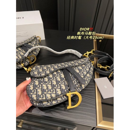 2023.09.01 Folding Box ⚠️ Size 25.20 Small P220 Folding Box ⚠️ The size of the 18.14 Dior canvas saddle bag is simply irresistible, showing a sense of elegance and sophistication. It is a must-have item for beauty collection