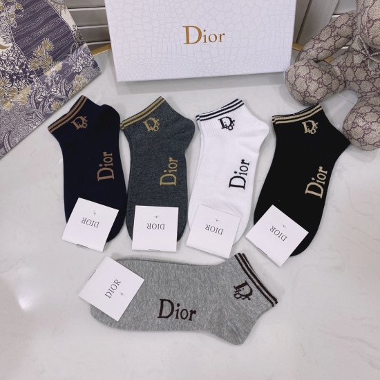 2024.01.22 Dior New Short Socks! A box of five pairs, synchronized stockings and socks at the counter, a must-have for trendsetters and a great match for big brands on the street