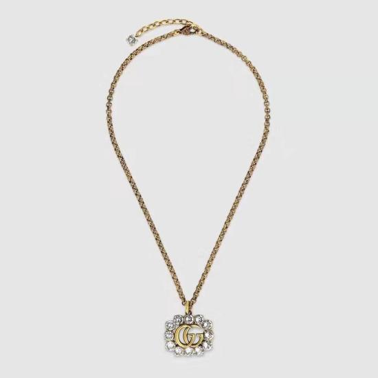 20240411 BAOPINZHIXIAO is a stunning and cool style! Gucci's new white diamond GG bracelet with diamond blinding Swallow crystal paired with distressed brass base for a vintage and personalized necklace 30 bracelets 22 earrings 18