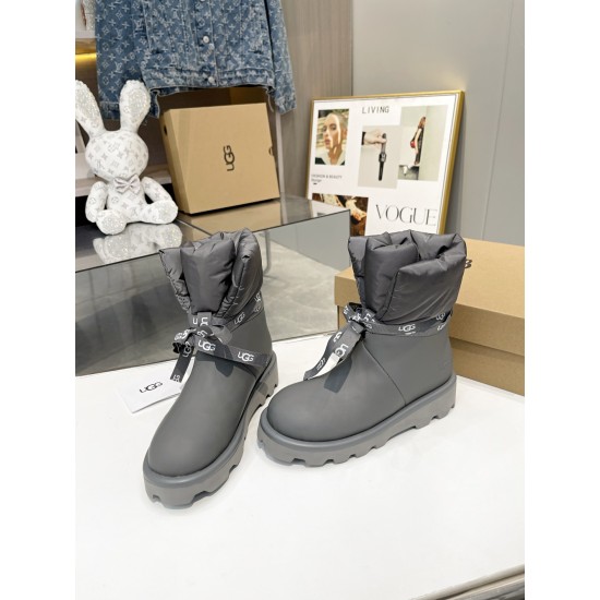 20230923 P3102022UGG New Little Martin's Unique Thermal Design ✨ The upper is made of premium Australian top layer mixed sheepskin, which is super warm ➕ Real wool lining with fashionable and versatile elements, upgraded exclusive private mold, anti slip 