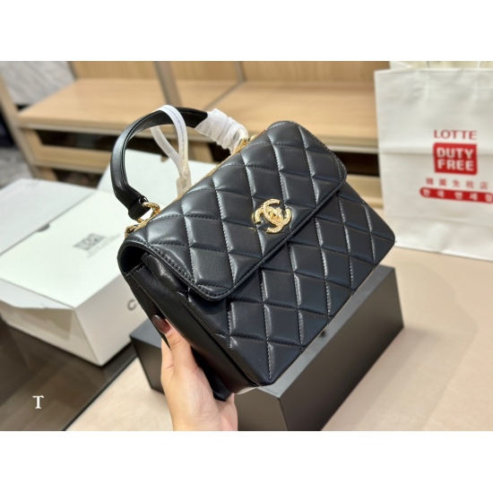 On October 13, 2023, 245 comes with a folding box and an airplane box size of 25 * 18cm. Chanel Trendy CC Organ Bag Series! The upper body is super atmospheric, with a very large capacity!