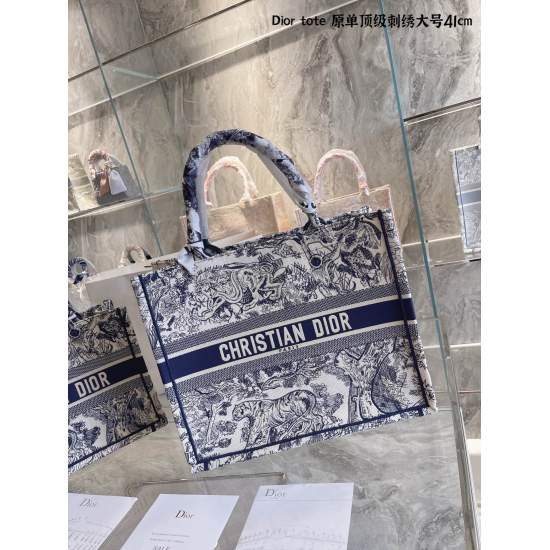On October 7, 2023, the p290/310 Dior Book Tote is an original work signed by Christian Dior Art Director Maria Grazia Chiuri and has now become a classic of the brand. Designed specifically to accommodate all your daily necessities, it is embroidered wit
