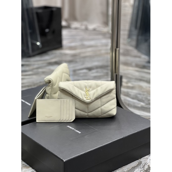 20231128 batch: 570 white gold buckle Loulou buffer_ The trumpet carrying a bag is coming! The whole bag is made of soft Italian sheepskin, paired with Y family diagonal stripe stitching technology. It has a soft texture front flap bag, paired with an exq