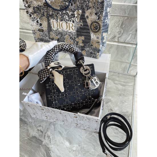 On October 7, 2023, P205 Two shoulder straps gift box packaging Dior Dior silk diamond princess bag gold buckle version super authentic 3 grid princess bag high-end quality can be freely compared with counter details Exclusive shipment High version First 