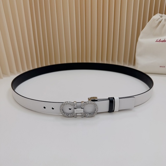 The Ferragamo waistband is made of Italian top layer cowhide with double-sided lychee patterns, with a width of 2.5cm and a length of 0.75.80.85.90.95.100 Euros. It is of original quality, with customized high-end copper buckles for hardware. It is an ele