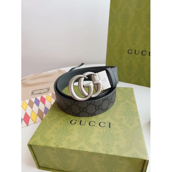 On December 14, 2023, the latest Gucci counter features a double-sided design featuring gray canvas leather paired with gray pig grain leather. Width 3.8cm Rotating Double G Buckle