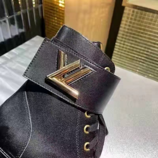 2023.11.19 ¥ 240LOUIS VUITTON] Counter flagship! The Paris Fashion Week runway series is a hit, crafted in a pure 1:1 ratio ⏱ The logo that can rotate 360 degrees is captivating with every feature, and celebrities love it even more. Having it makes you fe