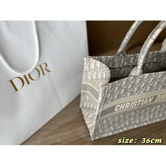2023.10.07 280 (no box) size: 36 * 28cm Original quality shipment D classic tote shopping bag with three-dimensional embroidery, non ordinary gray, stain resistant, and foreign style, really suitable for business travel bags ✈ Search for Dior tote tote