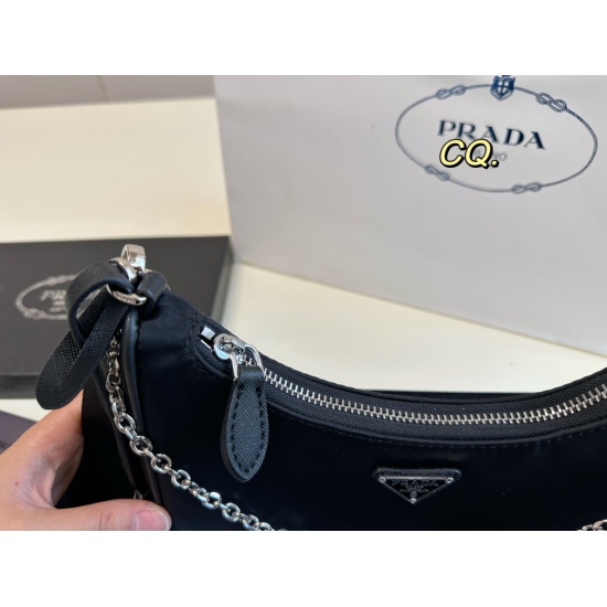2023.11.06 P150 (with box) size: 2313PRADA Prada's new three in one crossbody bag combination design, zippered open: very delicate~can also be crossbody: make an underarm bag, with: zero wallet! Chain: disassembly, versatile design, lightweight travel ❗ :