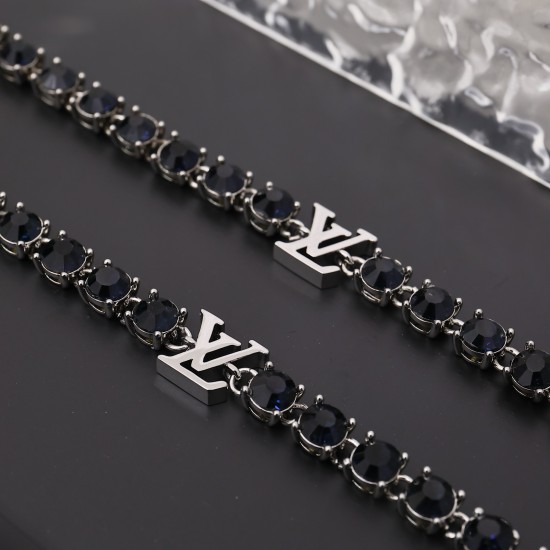2023.07.11  Latest LV Louis Vuitton Couple Diamond Bracelet Couple Matching Style: All copper plated material paired with imported zircon inlay