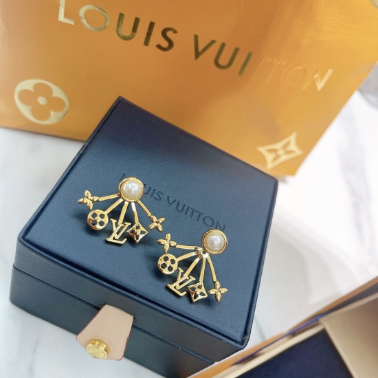 20240411 BAOPINZHIXIAOLV Louis Vuitton 22nd Early Spring Series Five Flower Pearl Earrings Official Website Selection brings trendy and bright cutting technology, making the surface polished very beautiful and dazzling 360 degrees. All aspects are in plac