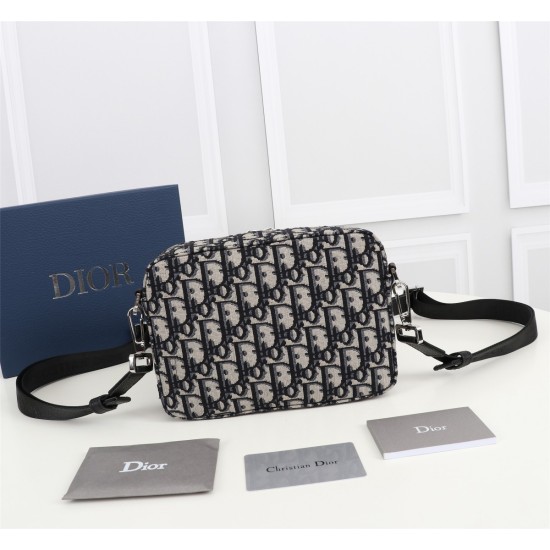 20231126 520 Zhila Brand Counter is a genuine and top quality product available for sale. Dior Men's Homme Camera Crossbody Bag Model: 206VPI-H03E (Apricot Jacquard) Size: 22 * 15 * 5cm Physical photo taken, same as the product. Heavy gold genuine plate m