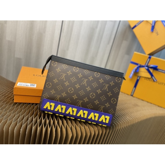20231125 Internal price P420 Top grade original all steel hardware model number: M80792! Letters! Made from Monogram Eclipse canvas, this product declares the fun and innovative theme of LV Rubber with latex LV letters. The brand new medium sized handbag 