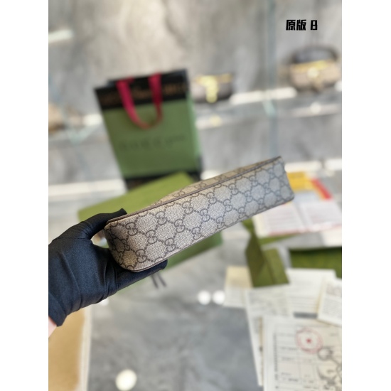 On October 3, 2023, the original BGucci new product underarm bag/mahjong bag is also available. The new Lala really can't keep up with the pace of the new model, and there are always new bags that can't be bought. Underarm bags are the trend~I think this 
