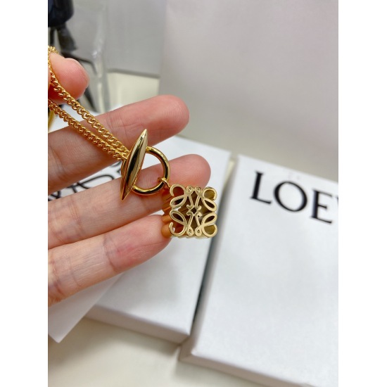 20240411 BAOPINZHIXIAO [LOEWE Diamond Pendant Necklace] At first sight, I immediately fell in love with L0EWE Loewe earrings, necklace, Anagram wrapped silk three-dimensional pendant, and a loop buckle with LOEWE carved diamond buckle. This exquisite and 