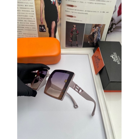20240413: 80. New H Herm è s Women's Original Polarized Sunglasses TR Frame: Imported Polaroid HD Polarized Lens. Large frame fashionable sunglasses with high-end leg design, absolutely good quality and excellent effect. Get Value (ID: 5022)