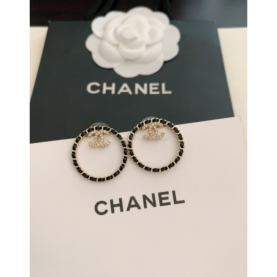 2023.07.23 ch * nel's latest black leather earrings are made of consistent Z brass material