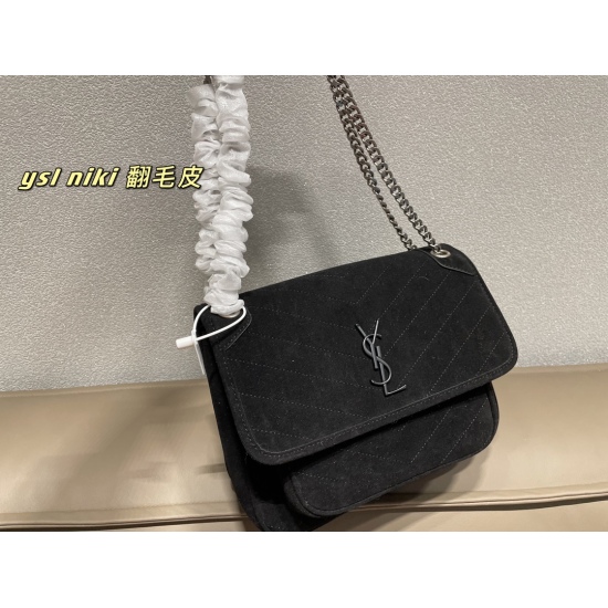 2023.10.18 P200 box matching ⚠️ The size is 28cm, and the Saint Laurent suede matte leather has a super texture that inadvertently reveals a sense of sophistication