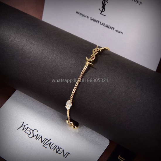 2023.07.23 Bracelet ❤️ The YSL Saint Laurent bracelet is made of original brass material Yves Saint Laurent, founded in 1961. Its elegant, abstract, bold and unique design style makes it one of the famous brands in the luxury fashion industry. Leading the
