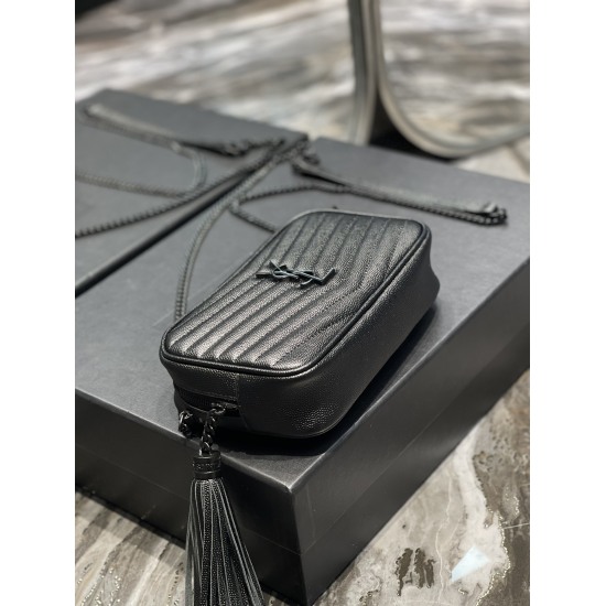 20231128 batch: 580 black buckle_ Top imported cowhide camera bag, ZP open mold printing, to be exactly the same! Very exquisite! Paired with fashionable tassel pendants! Full leather inside and outside, with card slots inside the bag! Very practical and 