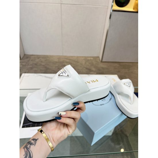 2023.07.07 Prada bread sandals Top new 2023 Muller shoes are particularly convenient to wear, full of love ❤️  You don't need to bend down or tie your shoelaces when going out to change shoes. You can wear them in spring, summer, and autumn. This pair of 