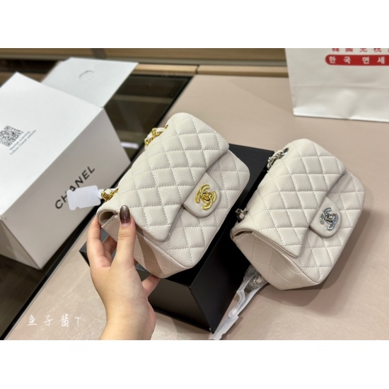 On October 13, 2023, 215 comes with a foldable box and an airplane box size of 17.13cm. Chanel's classic square chubby guy is the best and most worthwhile square chubby guy of the season. What must you have