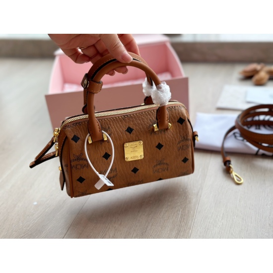 2023.09.03 185 Comes with Box Size: 18cm MC Mini Boston Pillow Bag Original Order! Original order! It's easy to carry and use! Classic Cognac Color! ⚠️ Give a cute puppy pendant as a gift!
